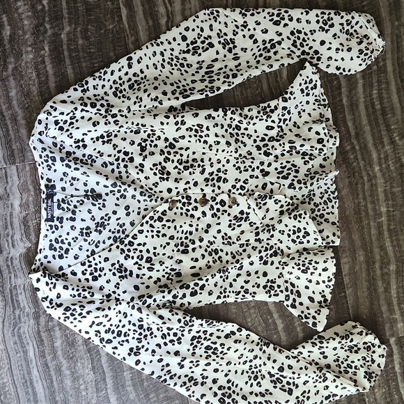 Nasty Gal Tops - Nasty Gal leopard print long sleeve blouse